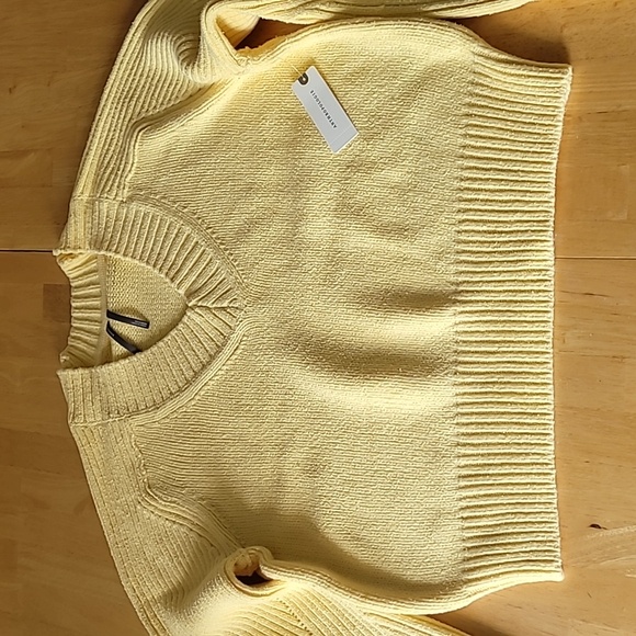 By Anthropologie Bell-Sleeve V-Neck Sweater - Picture 3 of 11